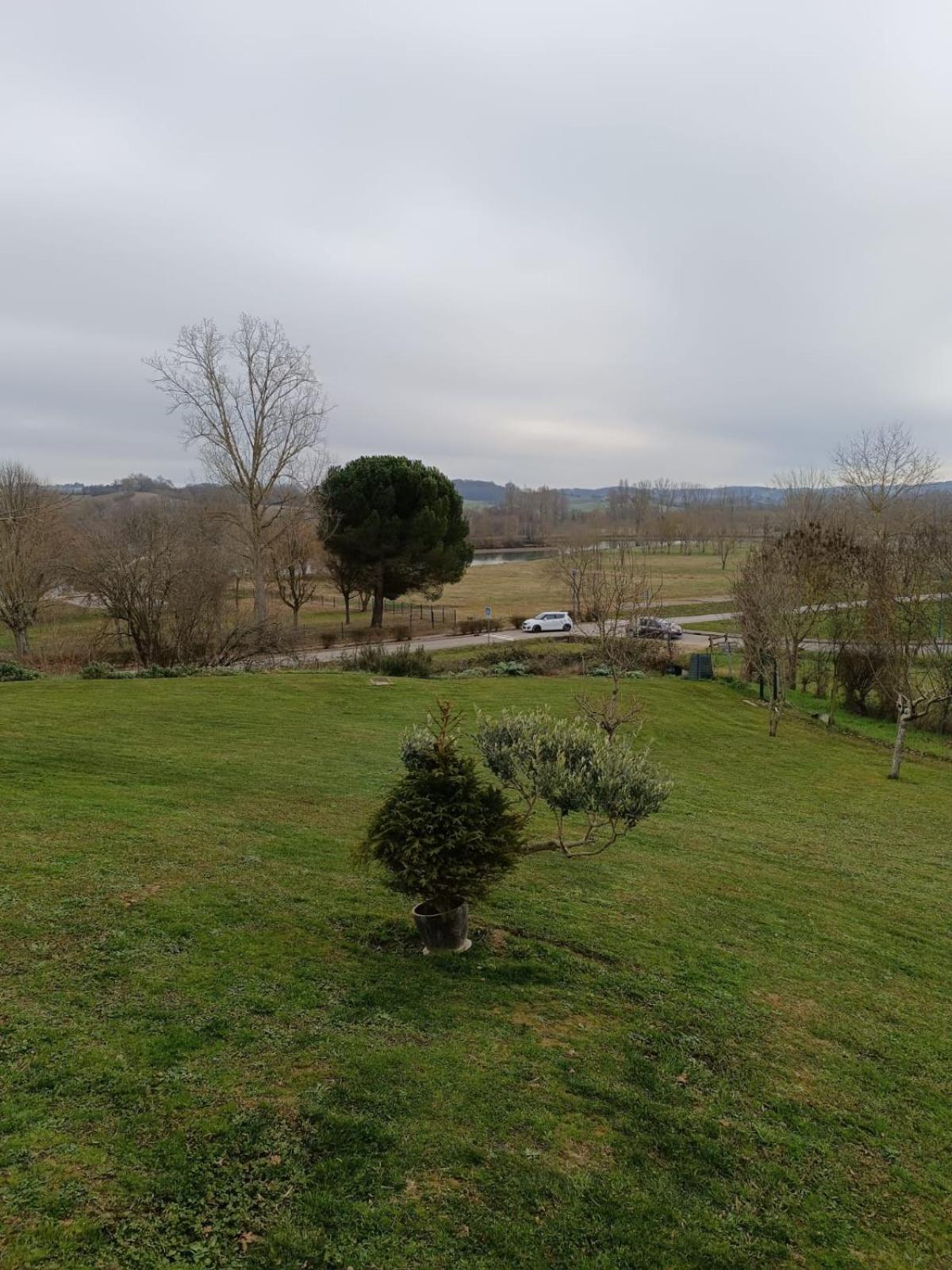 Grande Maison Avec Vue Sur Le Lac Saramon Exterior foto